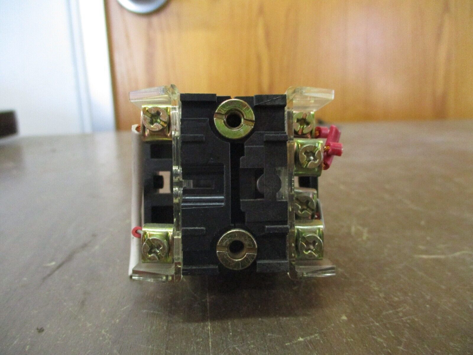 Allen-Bradley Illuminated Push Button 800T-QT10 Ser. T 120V Type 4,13 Green Used