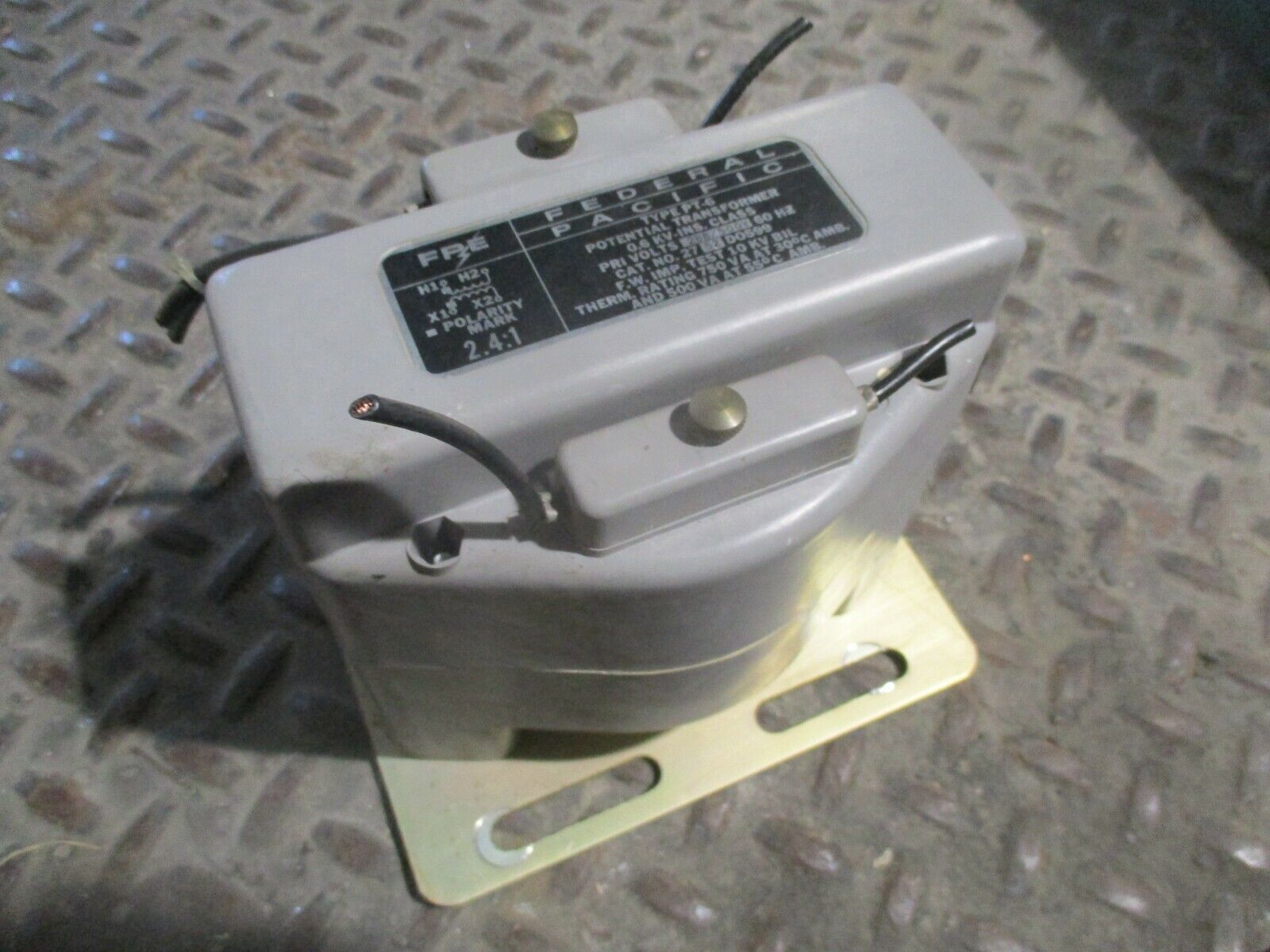 FPE Type PT-6 Potential Transformer 2752D0599 Ratio 2.4:1 Pri: 288/500V 60HZ