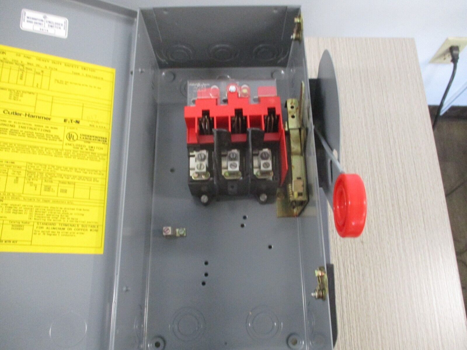 Cutler-Hammer Non-Fusible Safety Switch DH361UGK 30A 600V 3P Type 1 New Surplus