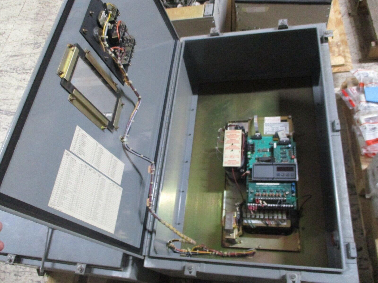 Allen-Bradley AC Drive 1336-B015-ECE-EC3-L1 15HP 3Ph Missing (2) Door Latch Used