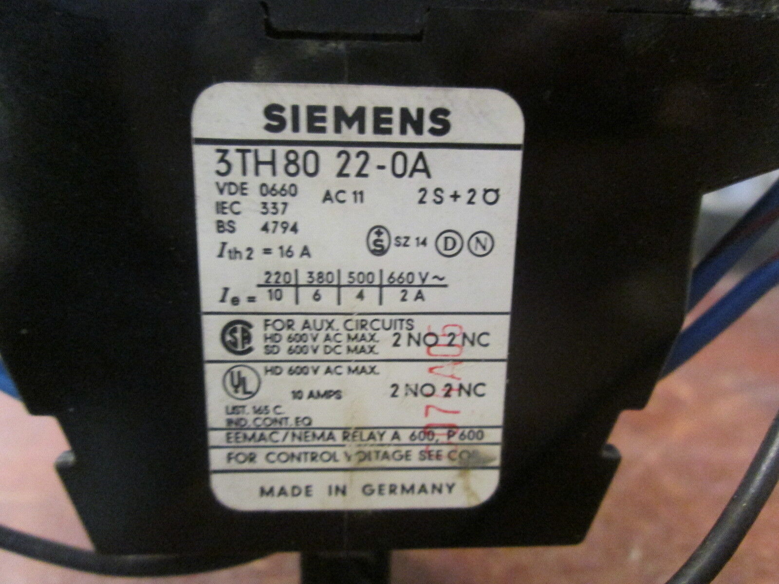 Siemens Contactor w/Surge Supression 3TH80 22-0A 264V Coil 10A 600V Used