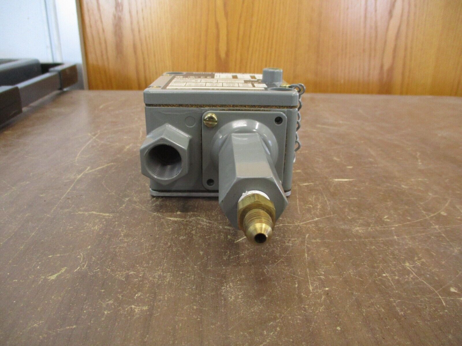 Allen-Bradley Pressure Switch 836T-T255J Ser. A Diff: 20-90PSI Range: 40-450PSI