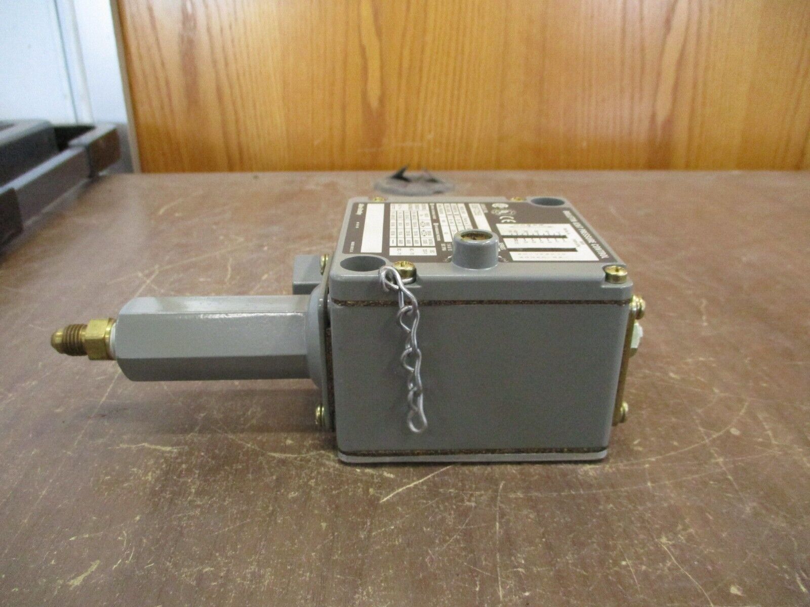 Allen-Bradley Pressure Switch 836T-T255J Ser. A Diff: 20-90PSI Range: 40-450PSI