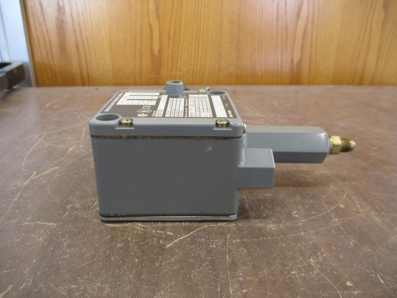 Allen-Bradley Pressure Switch 836T-T255J Ser. A Diff: 20-90PSI Range: 40-450PSI