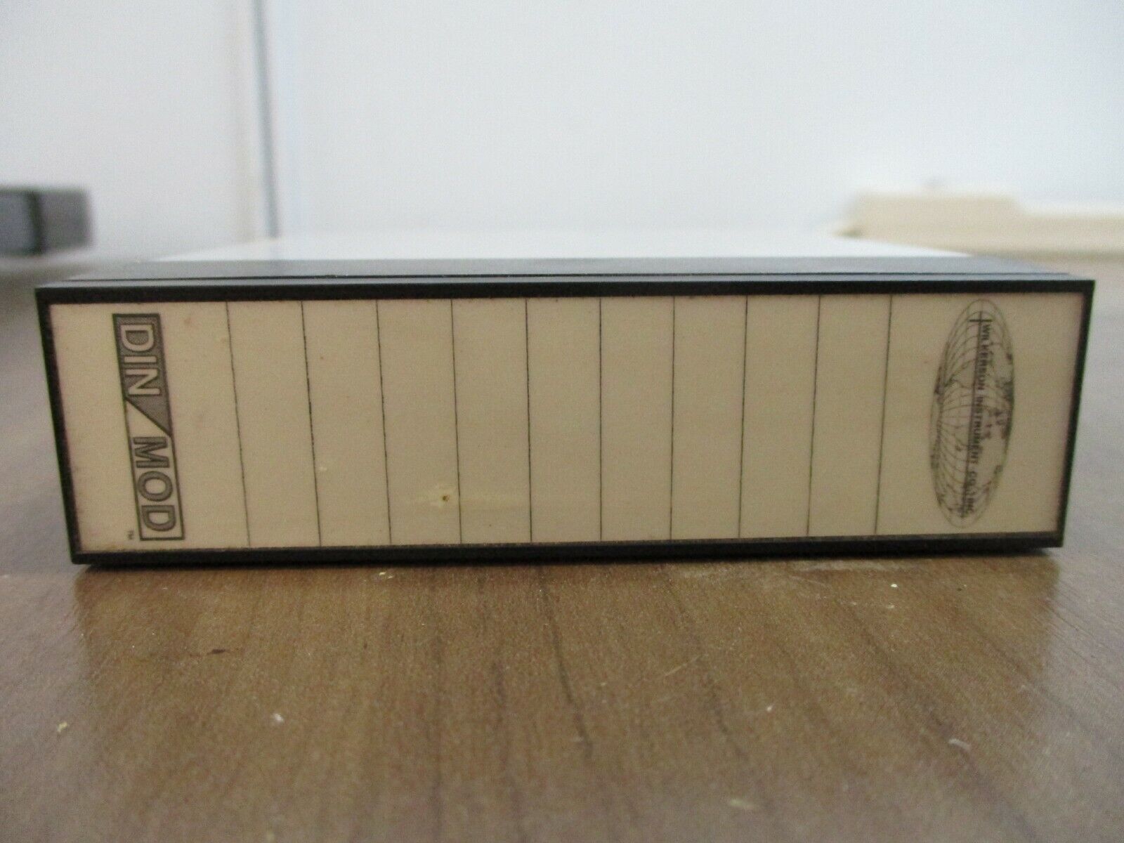 Wilkerson DC Isolated Transmitter DM4300A Input: 0-10VDC Output: 4-20mA Used