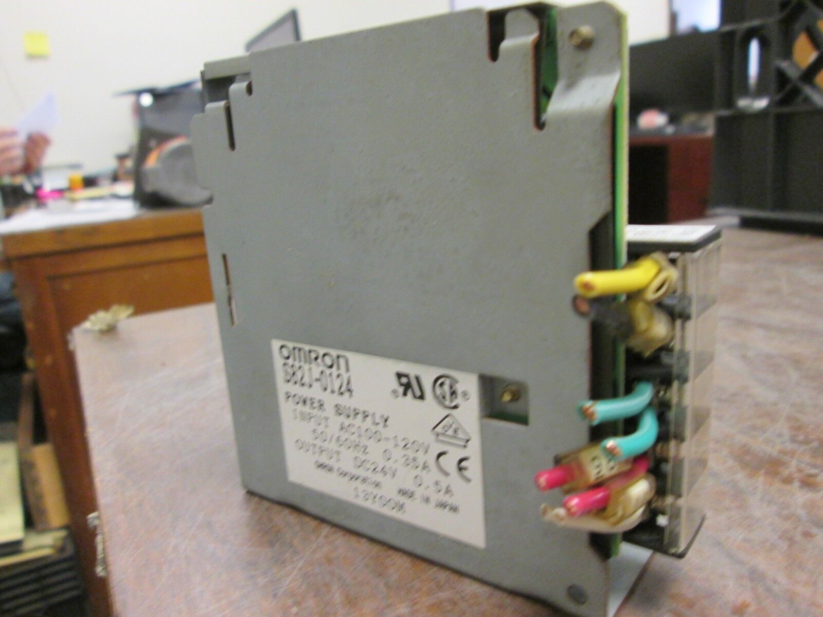Omron Power Supply S82J-0124 In: 100-120VAC 50/60Hz 0.35A Out: 24VDC 0.5A Used