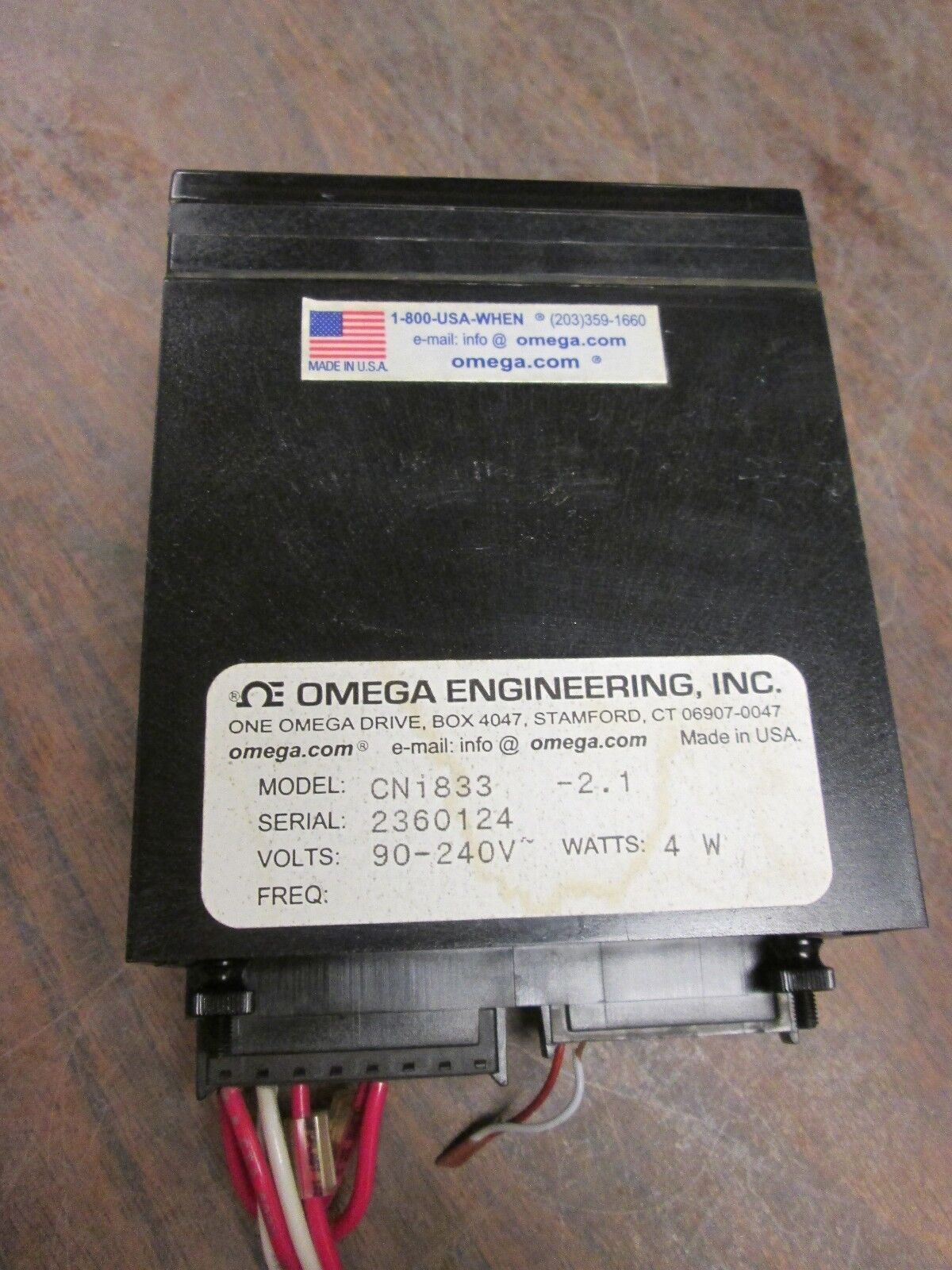 Omega Engineering Temperature Controller CN1833-2.1 90-240V 4W Used
