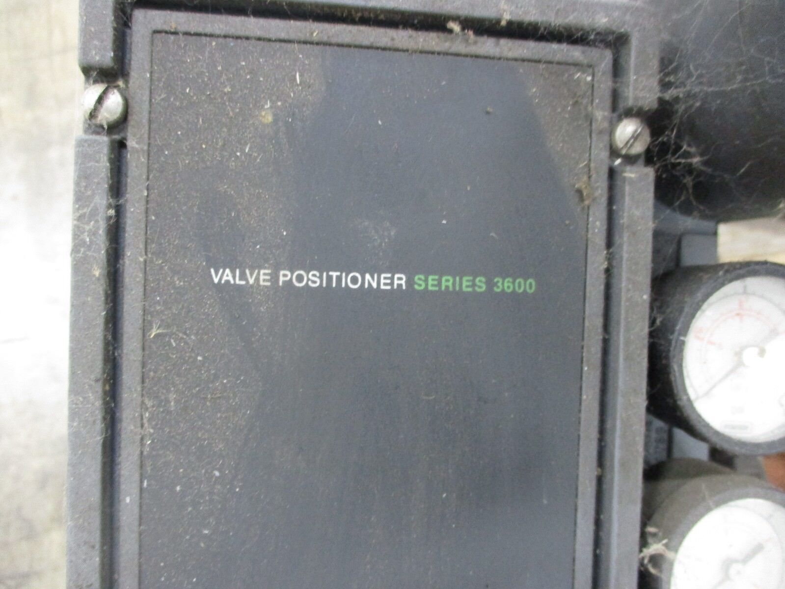 Fisher Diaphragm Control Valve w/ Positioner 1052 / 8560 Used