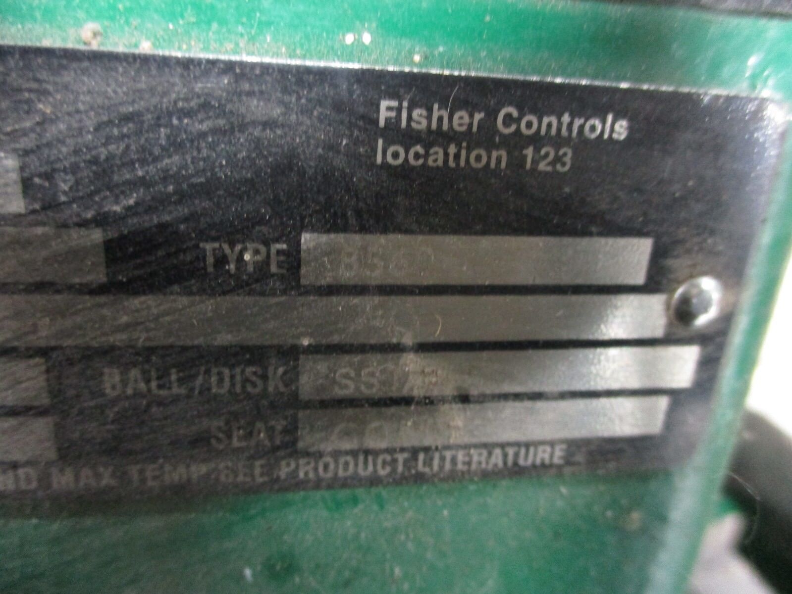 Fisher Diaphragm Control Valve w/ Positioner 1052 / 8560 Used