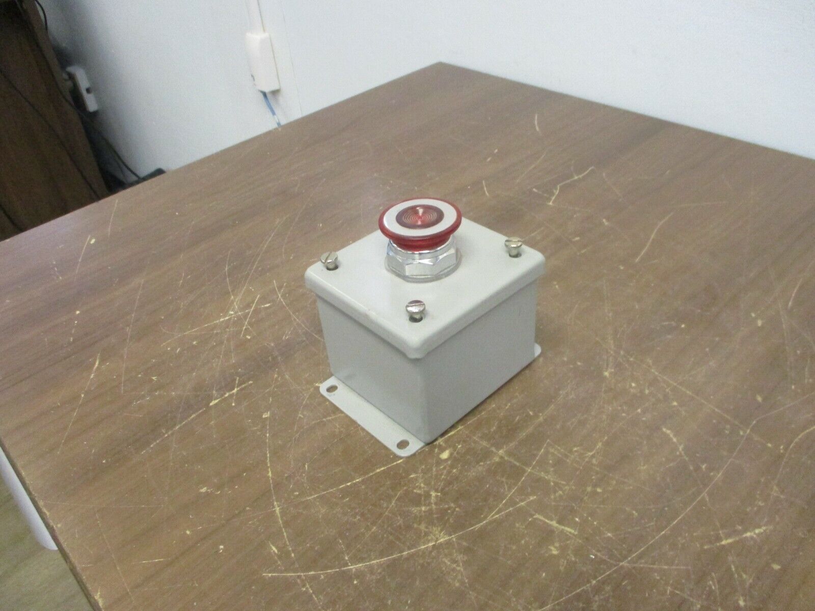 Hoffman Pushbutton Enclosure w/ Button E1PB 1-Position Type 12,13 E-Stop Button