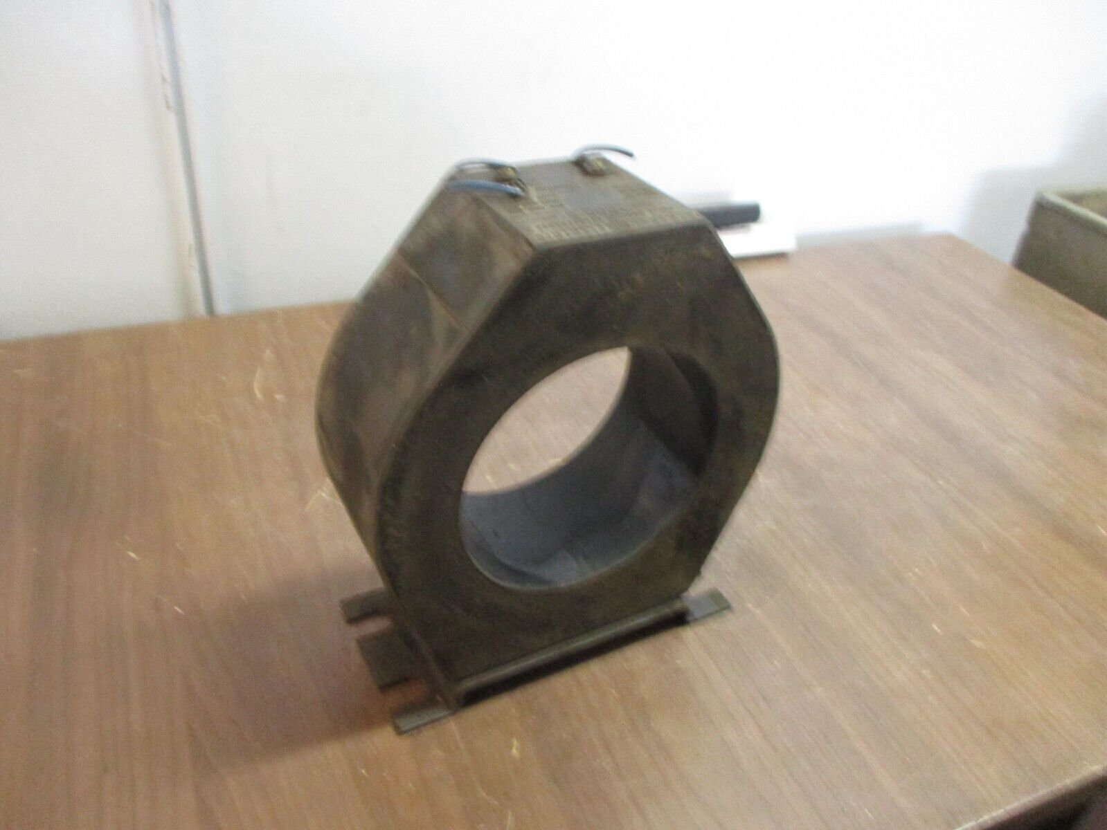 GE JAF-0 Current Transformer 750X10G311 Ratio 2000:5A 600V 50/60Hz 10kV BIL Used