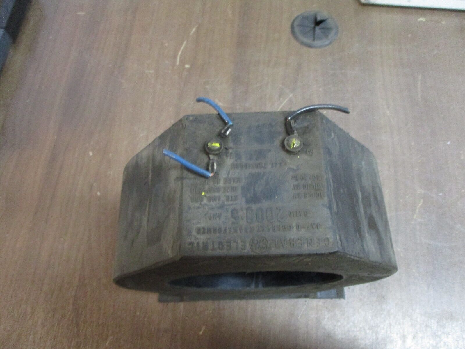 GE JAF-0 Current Transformer 750X10G311 Ratio 2000:5A 600V 50/60Hz 10kV BIL Used