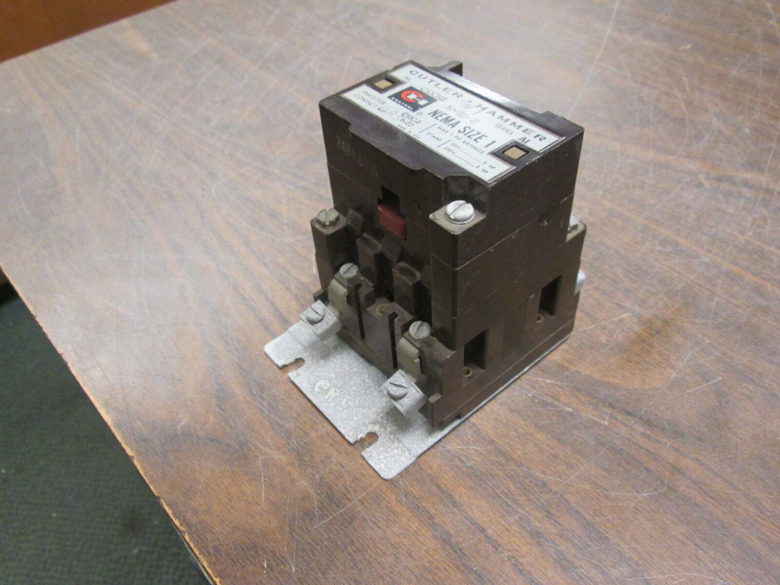 Cutler-Hammer Size 1 Contactor C10CN2 120V Coil 27A *Crack on Side* Used