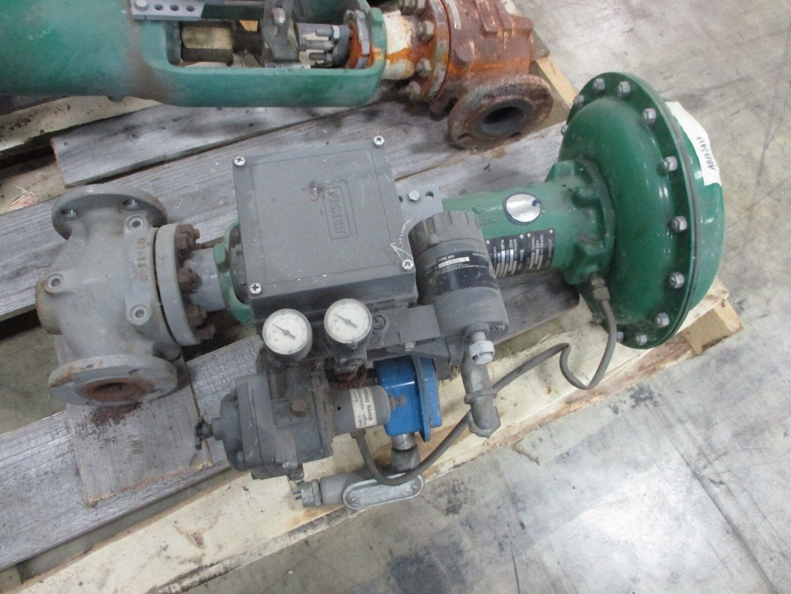 Fisher Diaphragm Control Valve w/ Positioner 667 / EZ Used