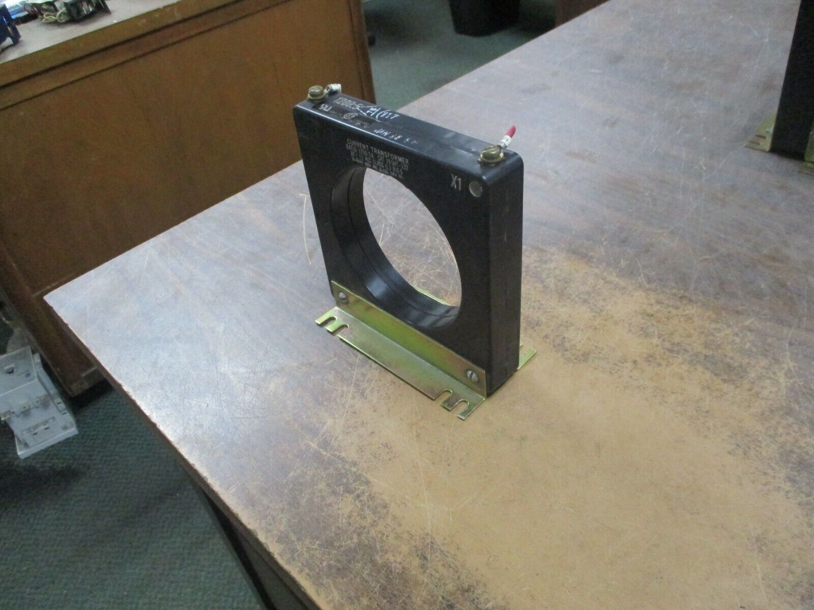 E.I.L. Current Transformer 19 SHT-122 Ratio 1200:5A 600V 50-600Hz 10KV BIL Used