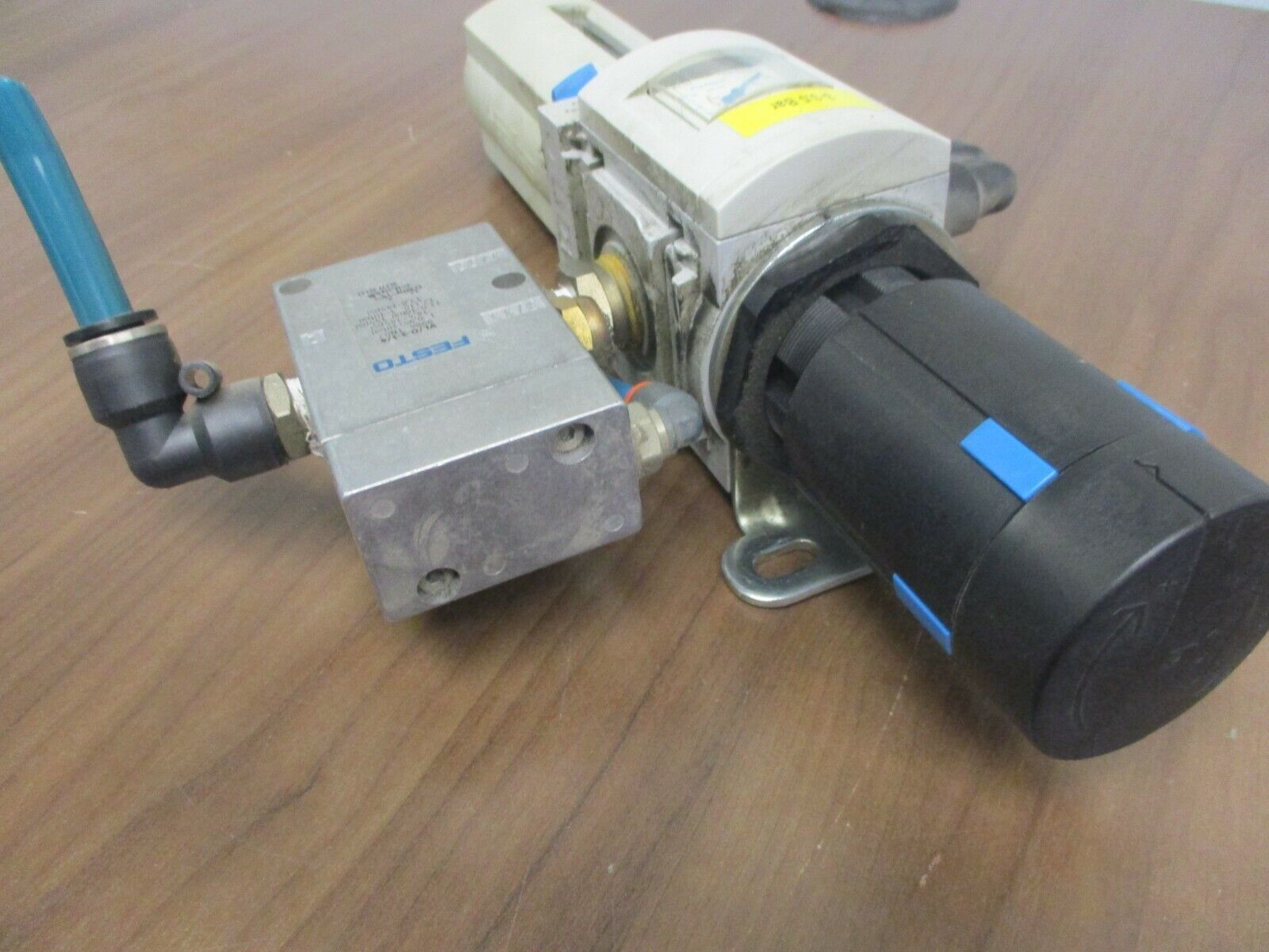 Festo Filter Regulator w/ Solenoid MS6-LFR-1/2-D5-ERM-AS 60/290PSI Used