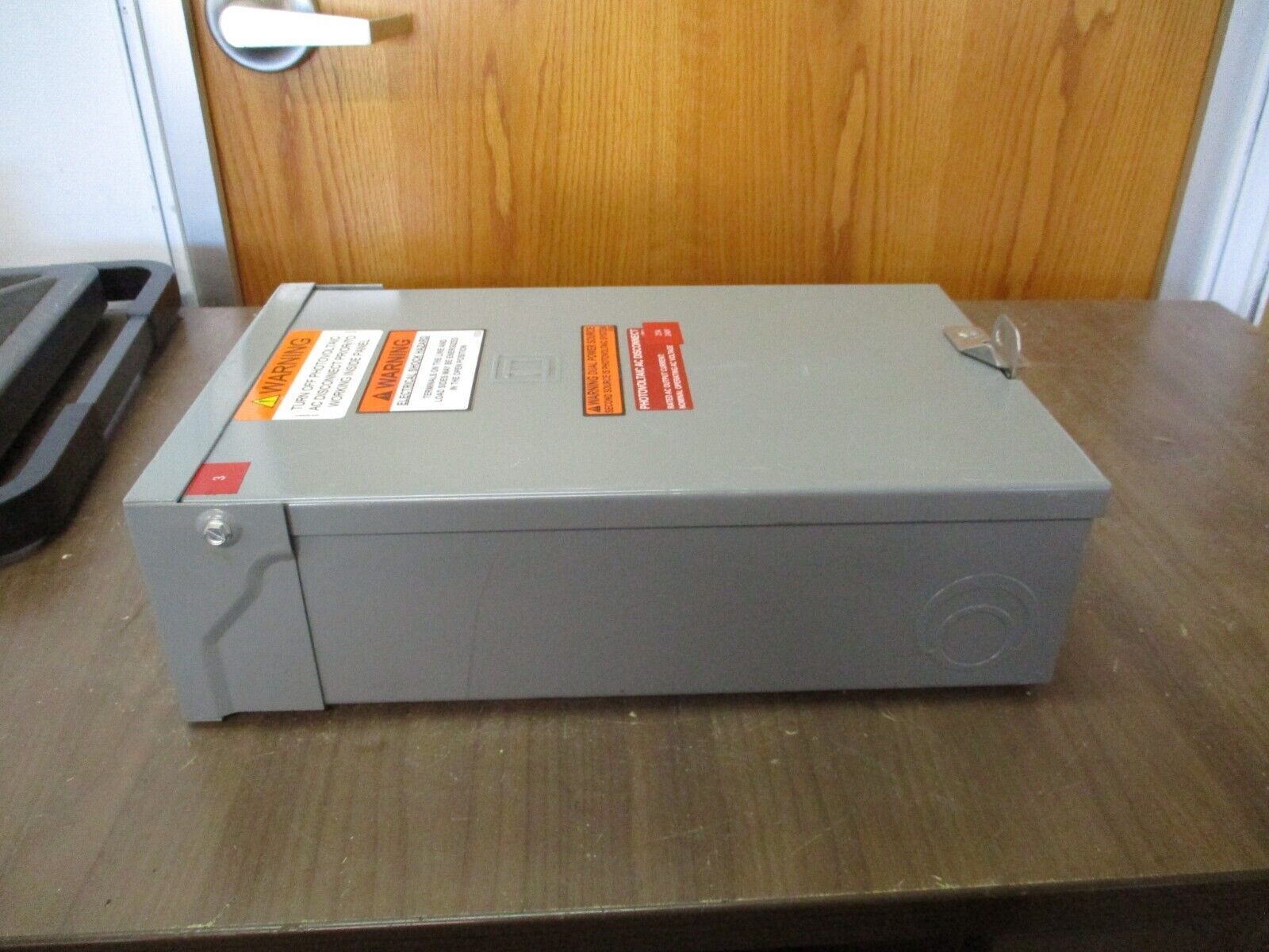 Square D Homeline 3R Load Center HOM4-8L125GRB Ser. 001 125A 120/240V 1Ph Used