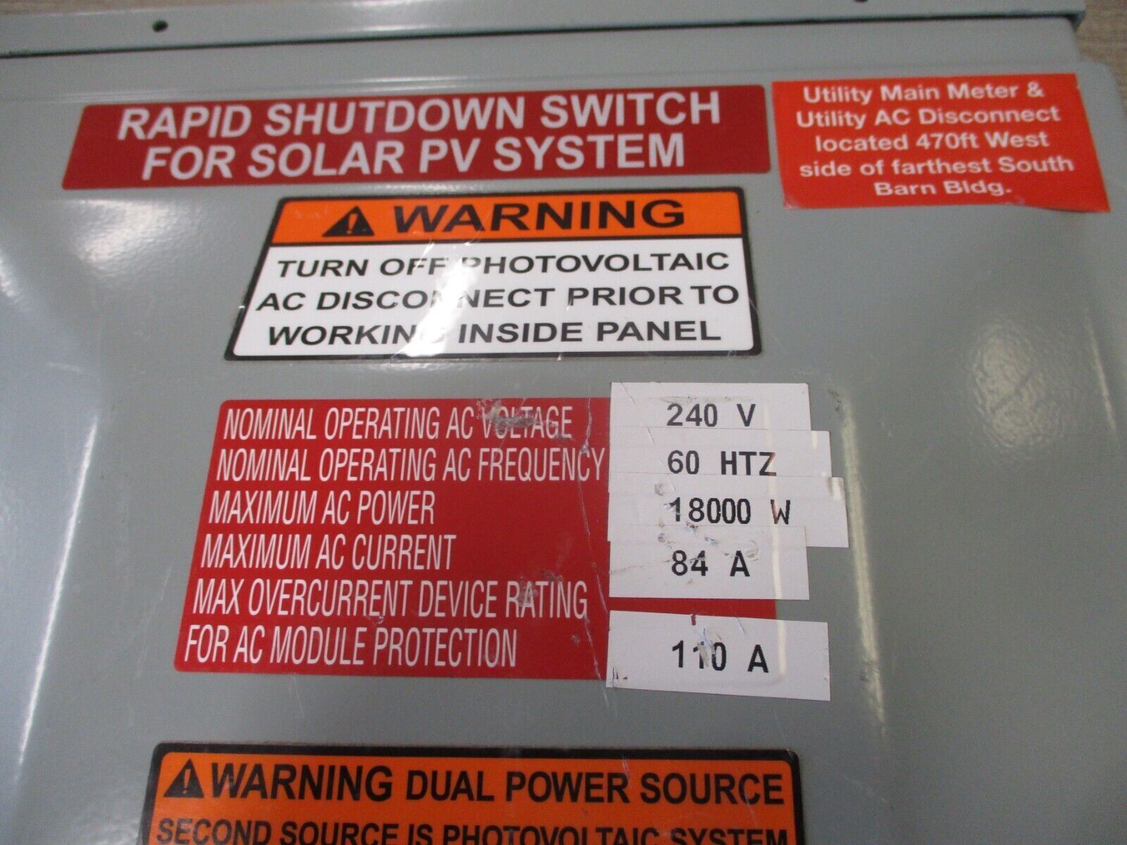 Eaton 3R Load Center CH8L125RP Ser. B 125 A 120/240V 8-Space Used.