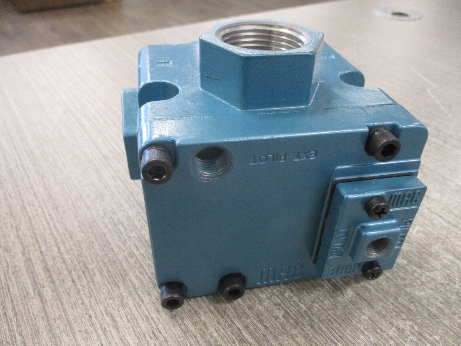 MAC Pilot Valve 57D-52-RE VAC-150 PSI *No Box* New Surplus