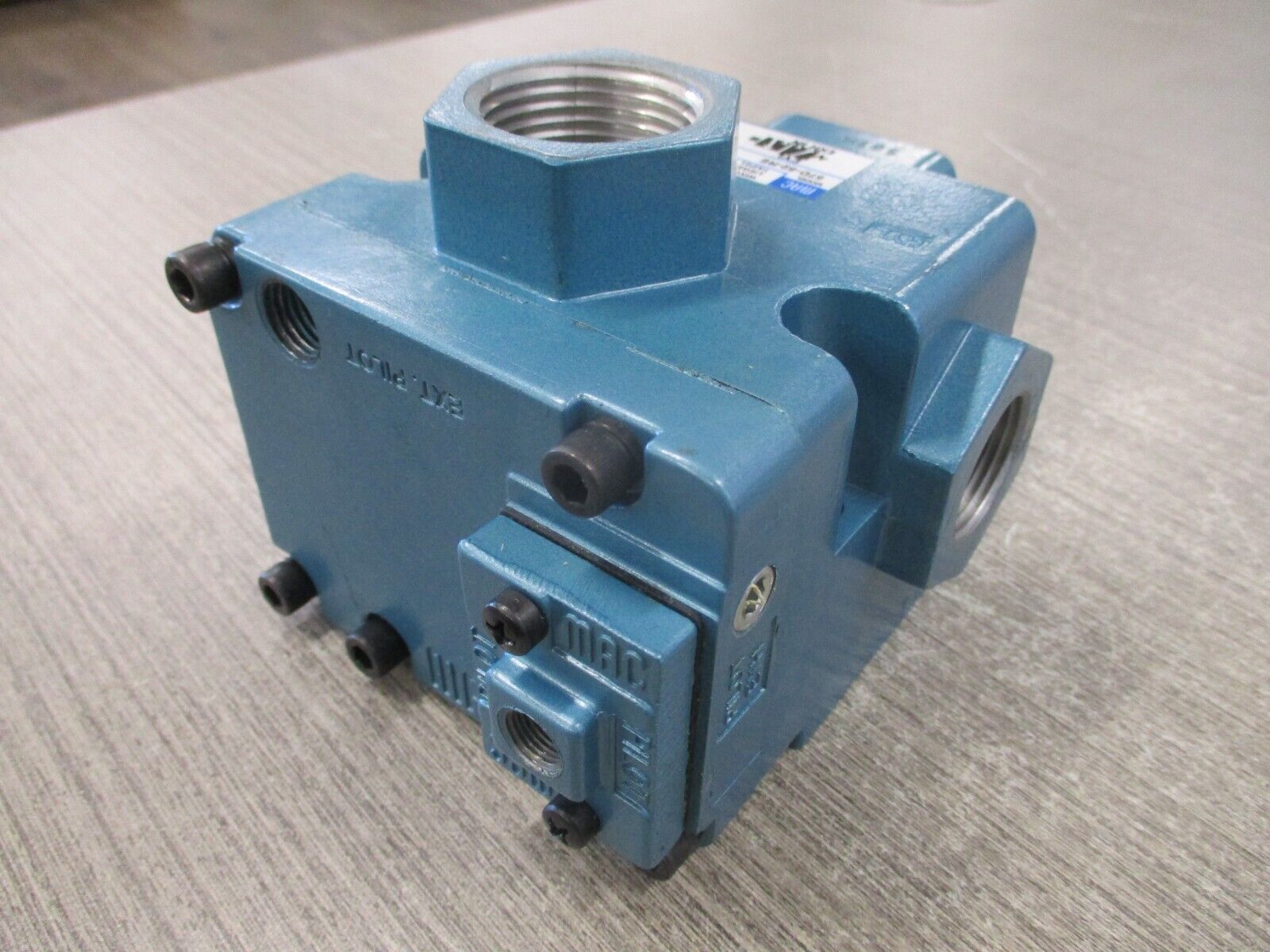 MAC Pilot Valve 57D-52-RE VAC-150 PSI *No Box* New Surplus
