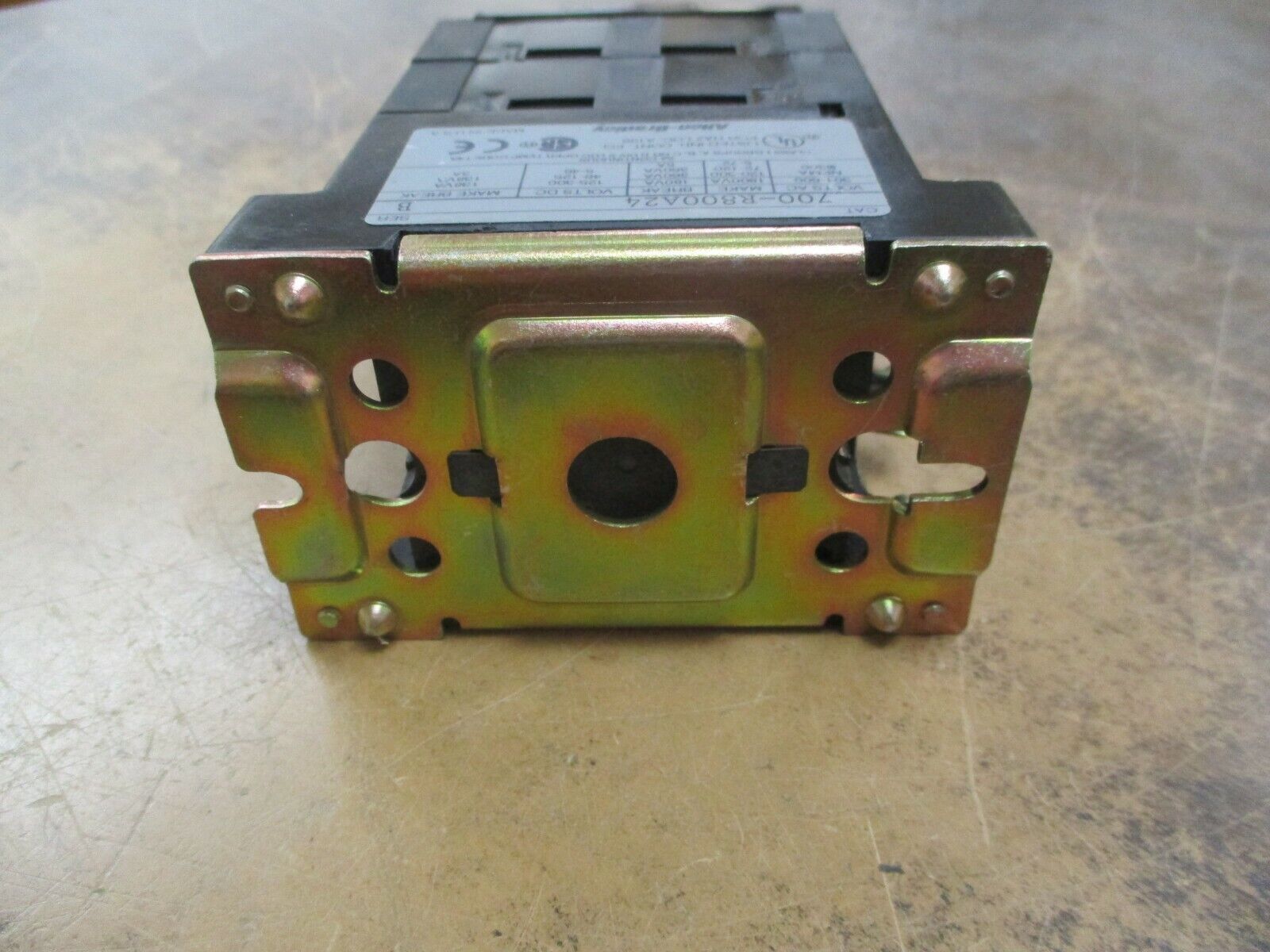Allen-Bradley Type R Relay 700-R800A24 Ser. B 24V Coil 5A 600V Used