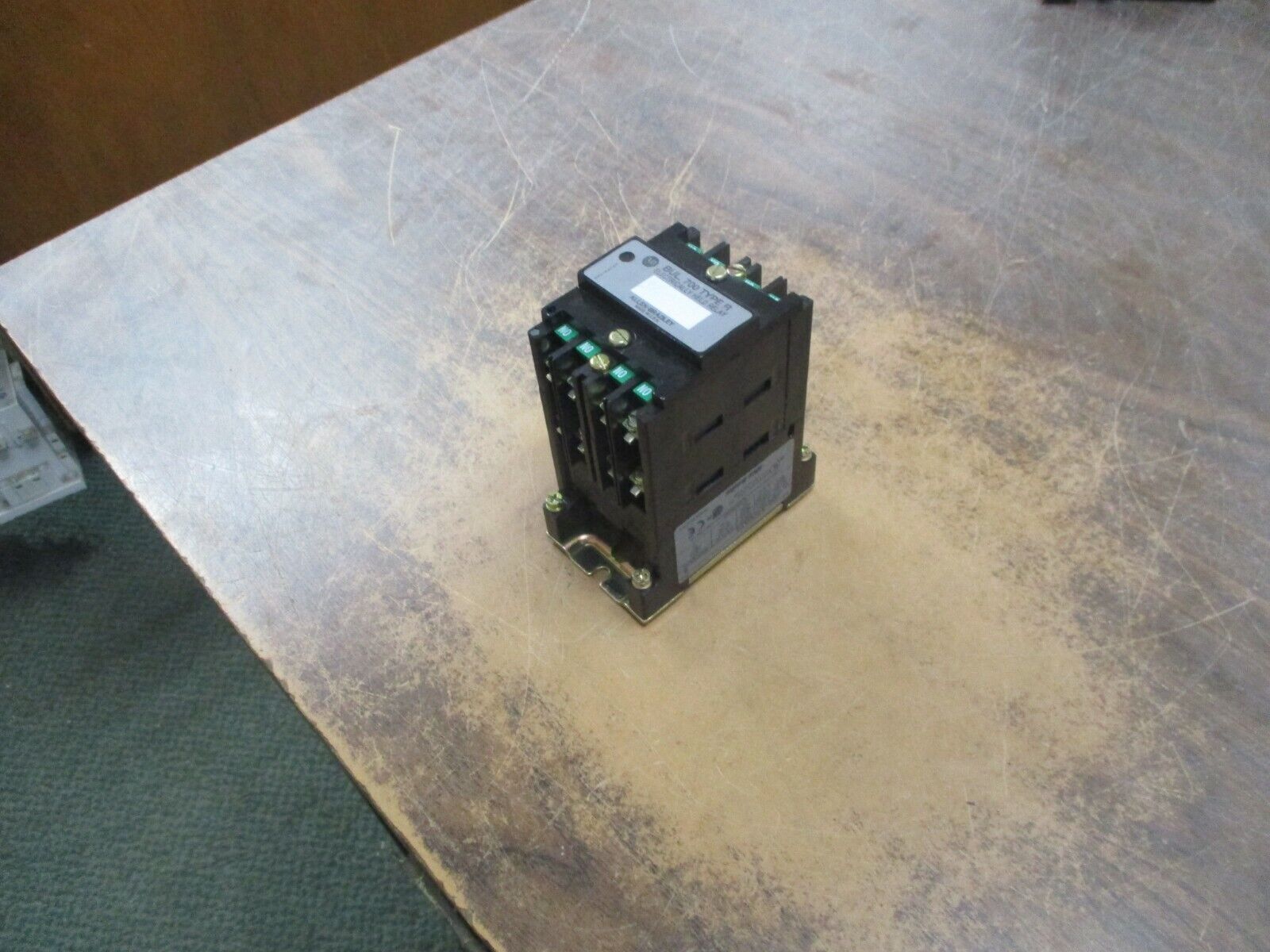 Allen-Bradley Type R Relay 700-R800A24 Ser. B 24V Coil 5A 600V Used