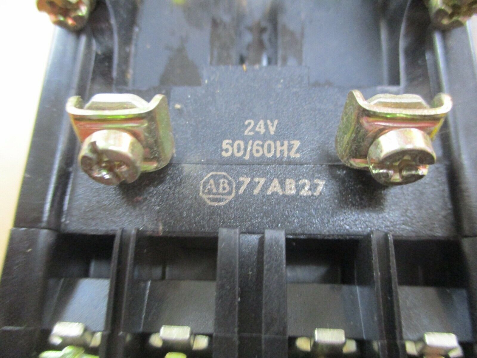 Allen-Bradley Type R Relay 700-R800A24 Ser. B 24V Coil 5A 600V Used