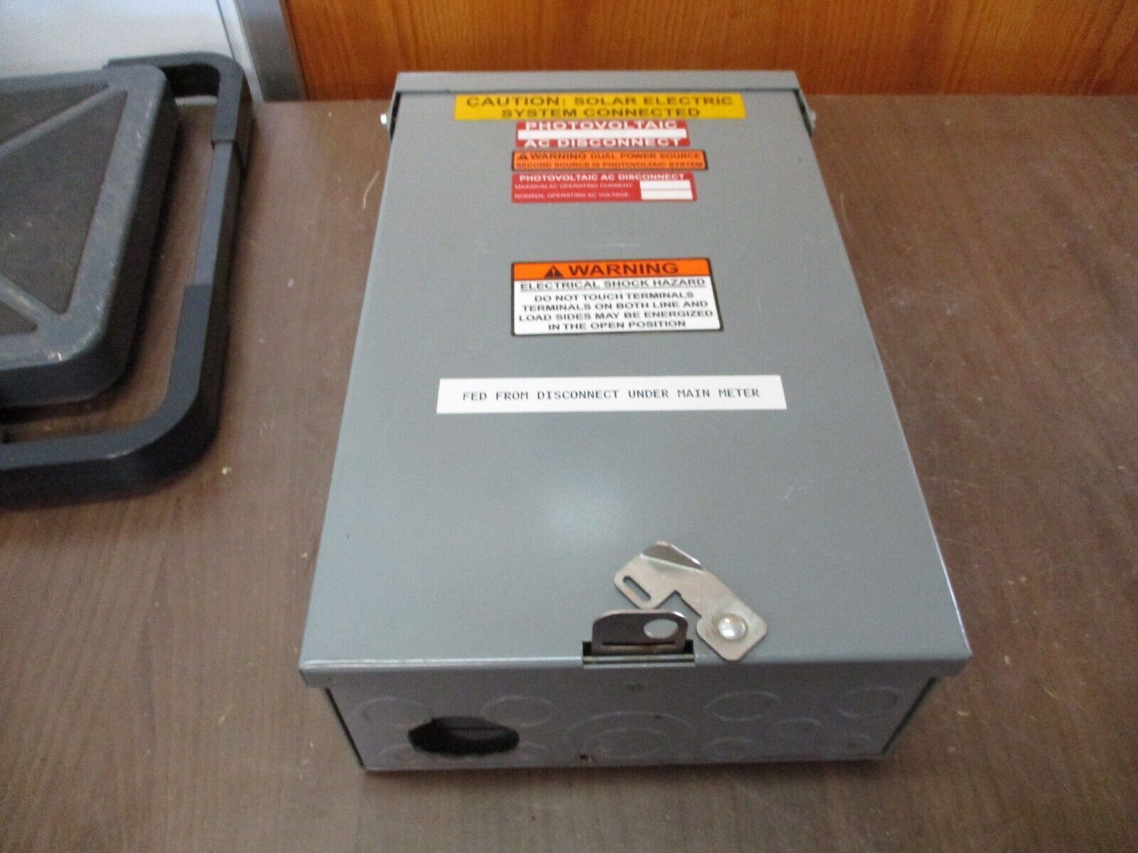 Square D Homeline 3R Load Center HOM4-8L125GRB 125A 120/240V 1Ph 4-Slot Used