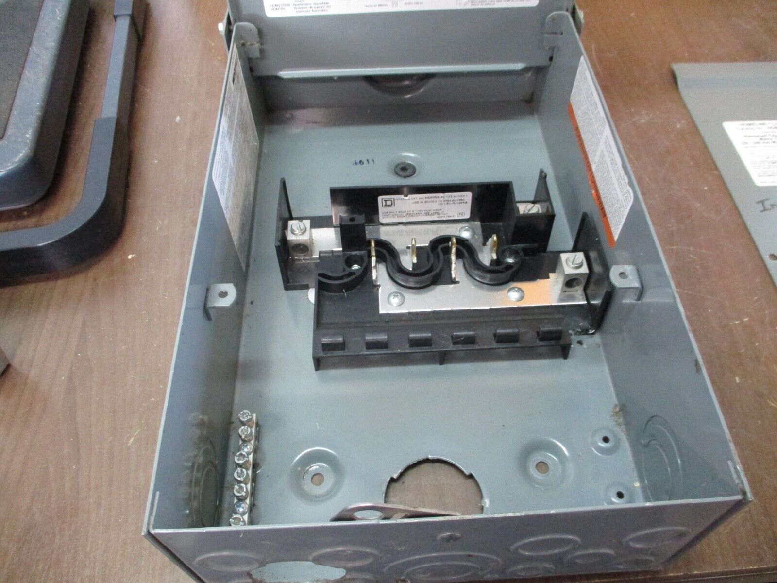 Square D Homeline 3R Load Center HOM4-8L125GRB 125A 120/240V 1Ph 4-Slot Used