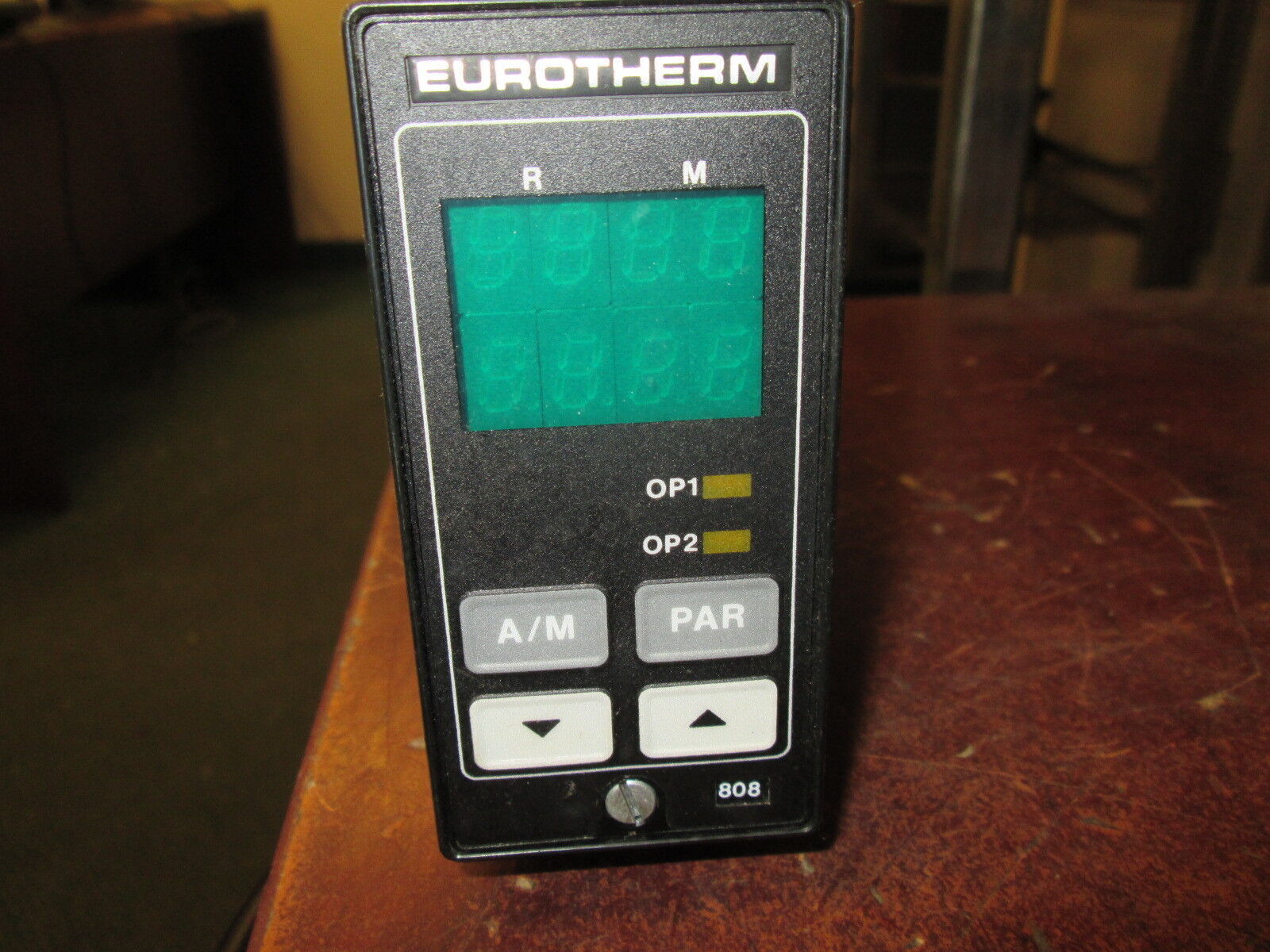 Eurotherm Temperature Controller 808/R1/NO/NO/NO/(AJHC100) Range: 0-400 C Used
