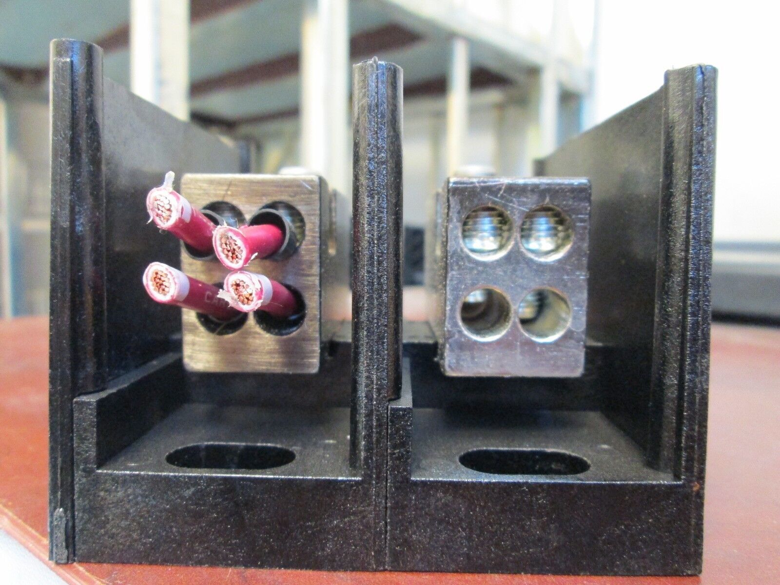 Ferraz Shawmut Terminal Block 67572 Line: (1) 2/0 Load: (4) #2-#14 Used