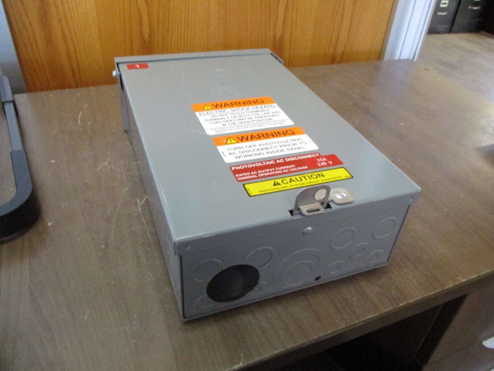 Square D Homeline 3R Load Center HOM4-8L125GRB Ser. 001 125A 120/240V 1Ph Used
