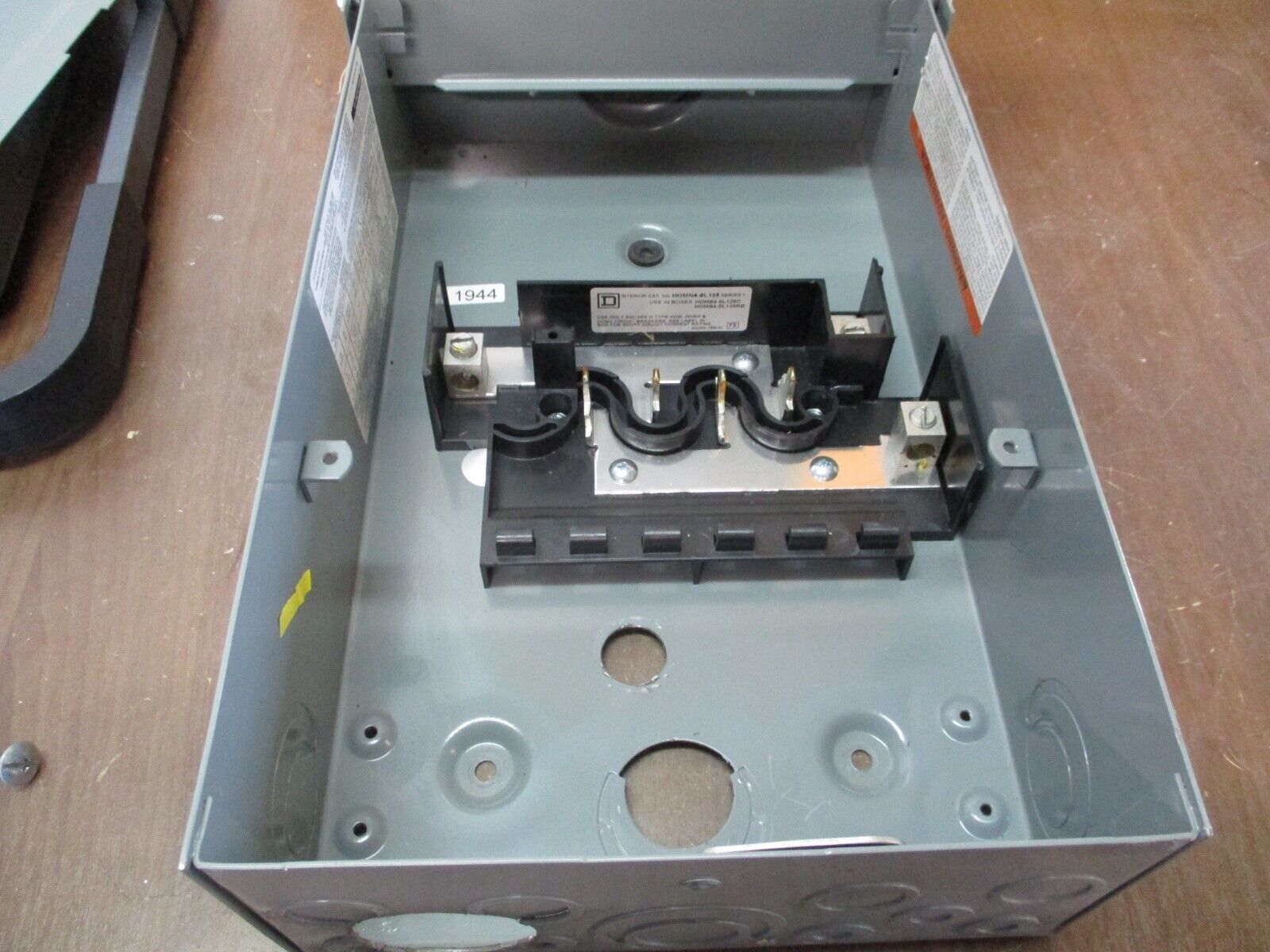 Square D Homeline 3R Load Center HOM4-8L125GRB Ser. 001 125A 120/240V 1Ph Used
