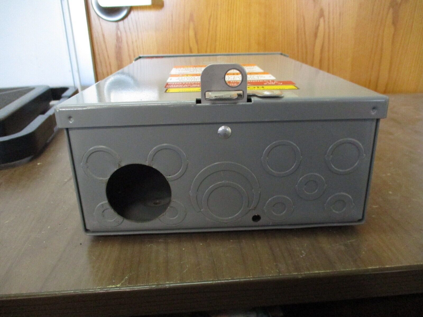 Square D Homeline 3R Load Center HOM4-8L125GRB Ser. 001 125A 120/240V 1Ph Used