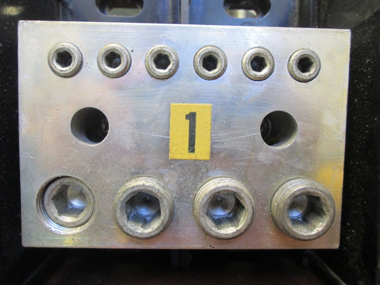 Gould Terminal Block 900121 Line: (4) 500MCM Load: (6) 210 #12 Used