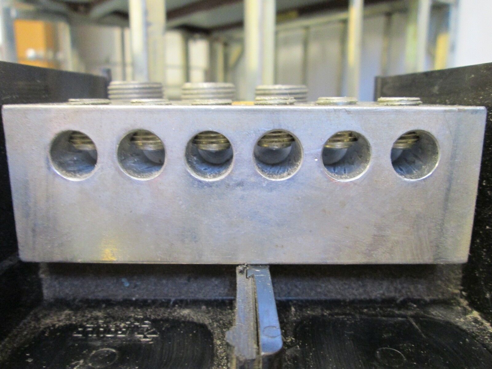 Gould Terminal Block 900121 Line: (4) 500MCM Load: (6) 210 #12 Used