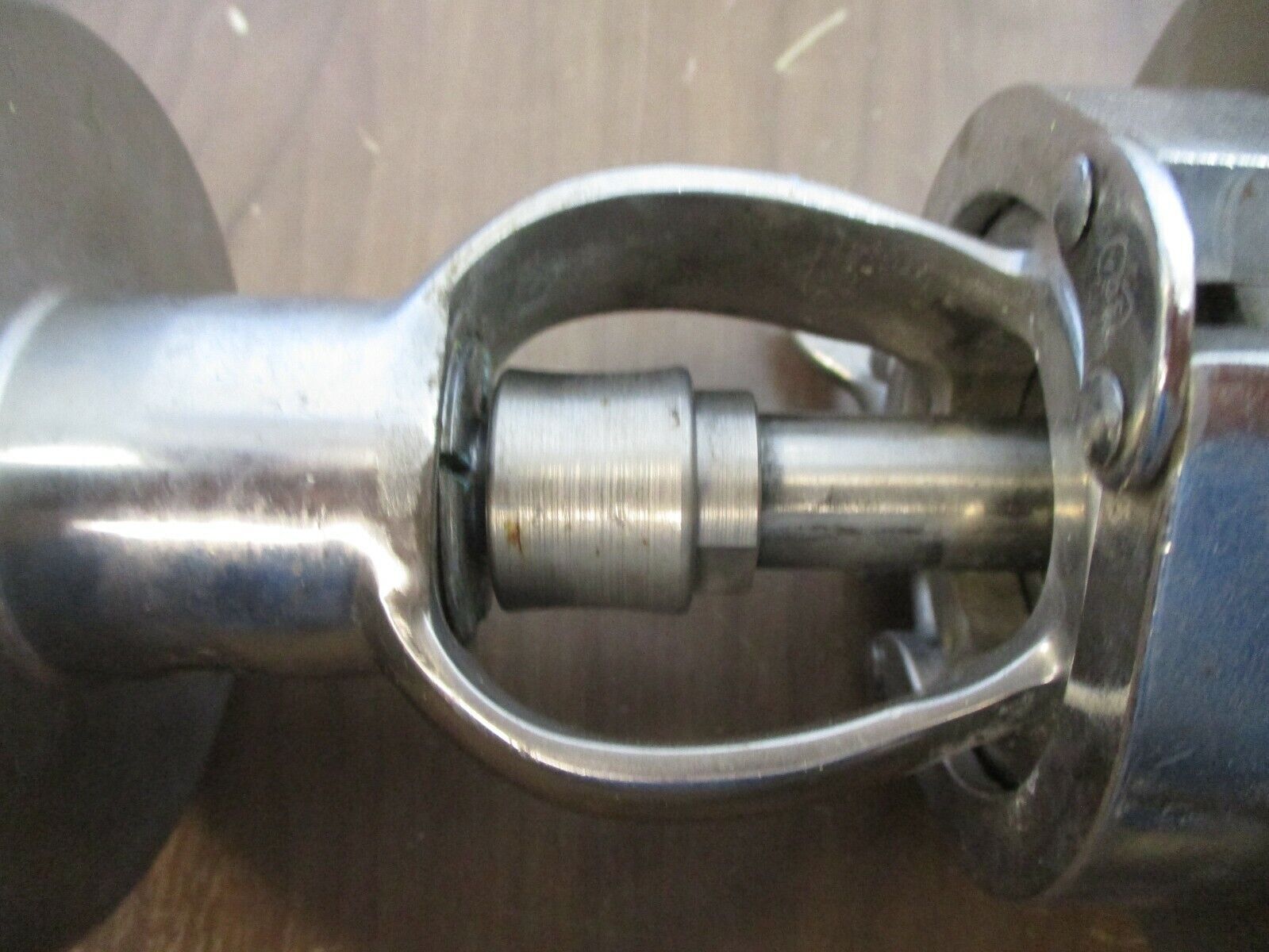 Tri-Clover Tri-Flo Valve Actuator 561-30-A220-2-FIG2 Stainless Steel Used