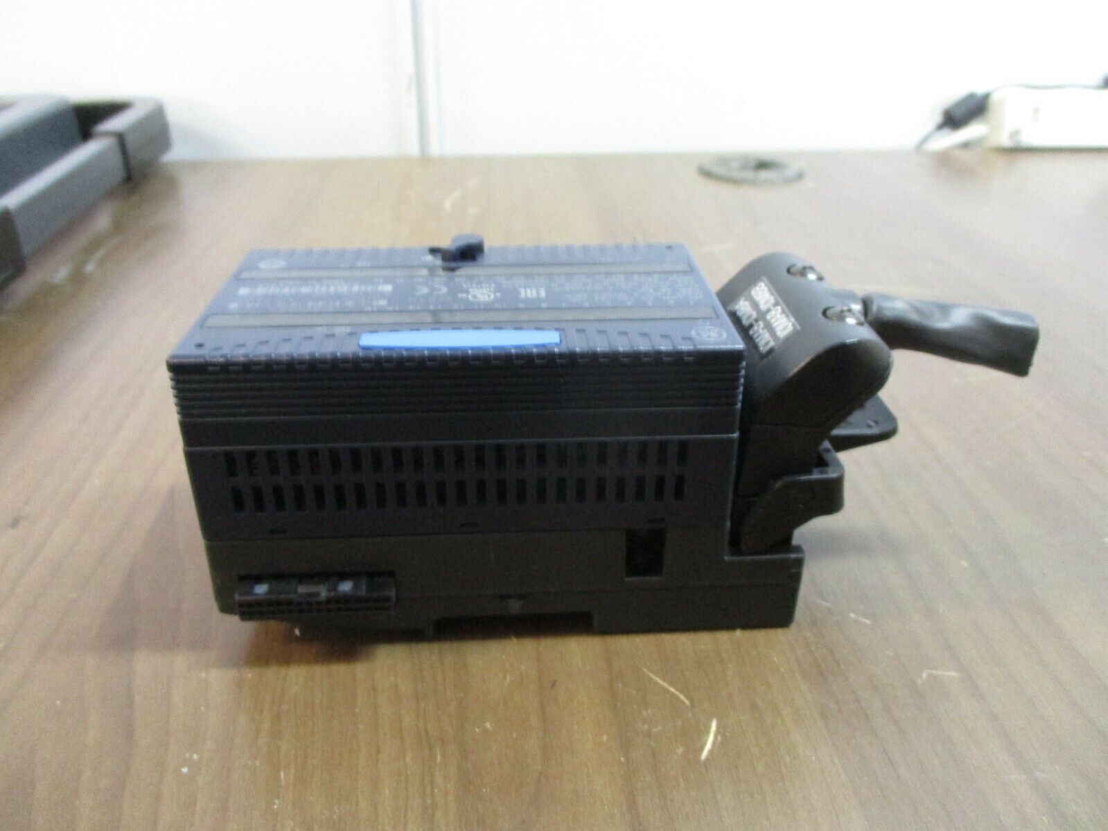 GE VersaMax Discrete Output Positive Logic Module IC200MDL750K 32PT 12/24VDC