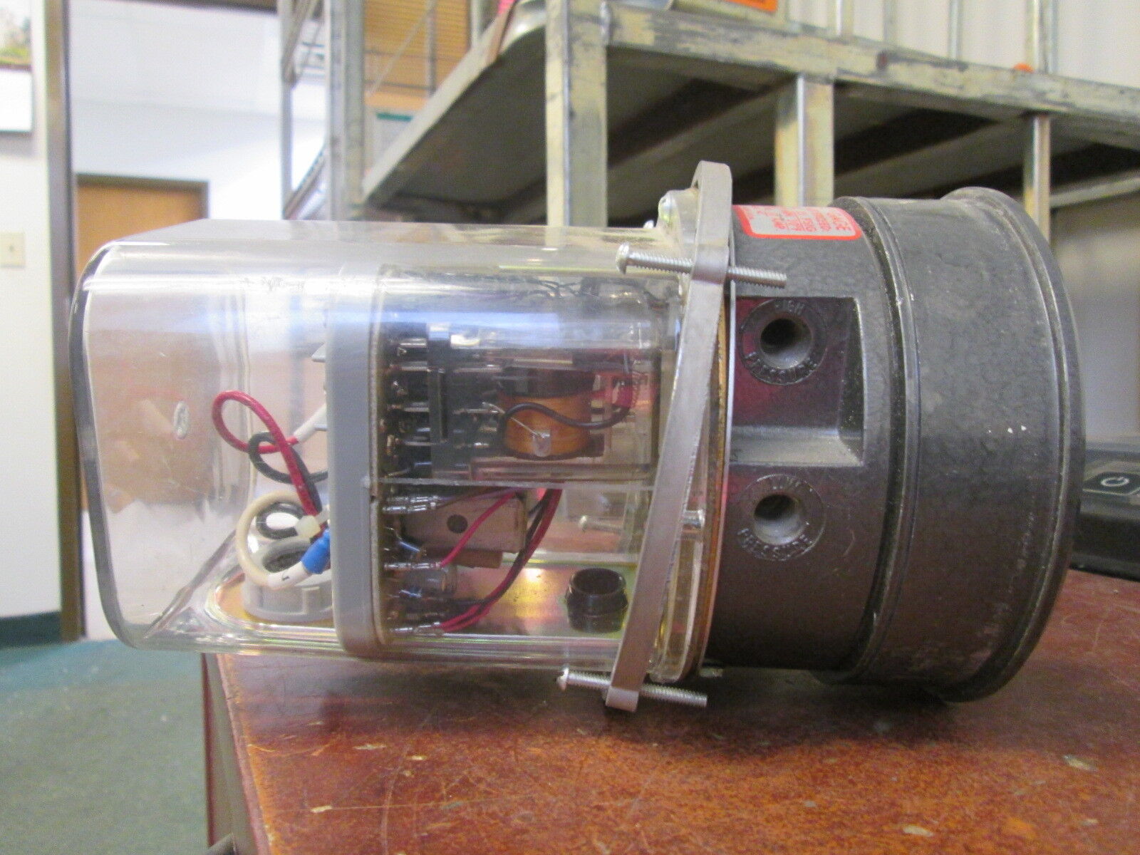 Photohelic Pressure Gauge Max Pressure: 25 PSIG 1/7V 50/60Hz 10A Used