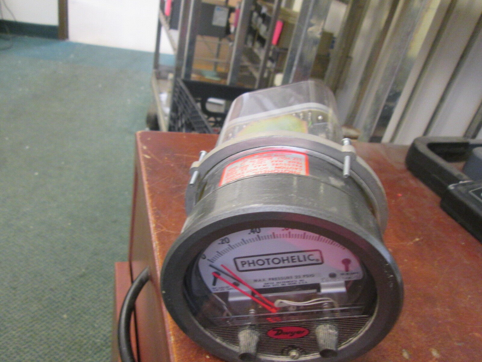 Photohelic Pressure Gauge Max Pressure: 25 PSIG 1/7V 50/60Hz 10A Used