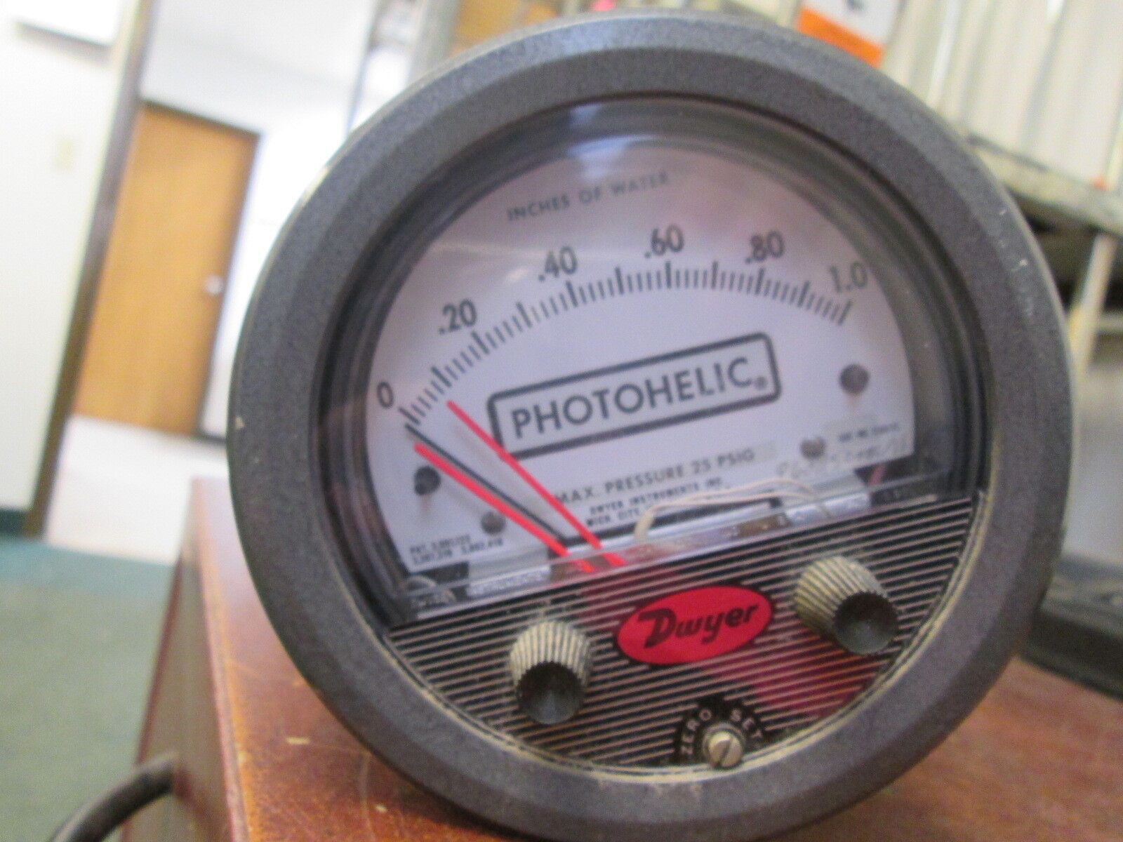 Photohelic Pressure Gauge Max Pressure: 25 PSIG 1/7V 50/60Hz 10A Used
