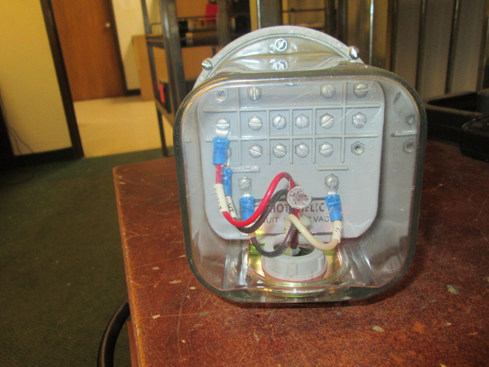 Photohelic Pressure Gauge Max Pressure: 25 PSIG 1/7V 50/60Hz 10A Used