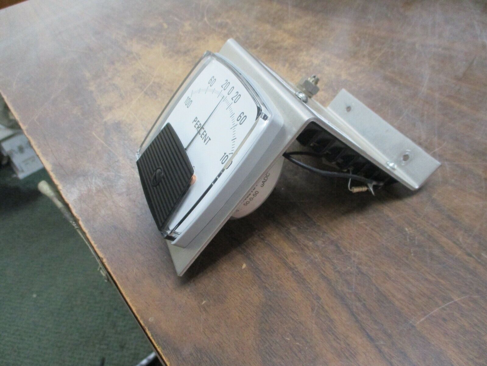 Process Measurement Company Load Meter 250301CY-CUST-1 Range: 100-100% Used