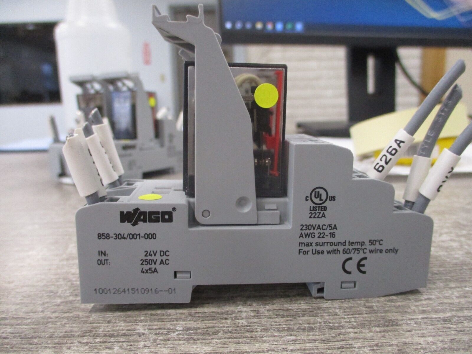 Hongfa Relay W/Base HF18FH-024-4Z1DJ 24VDC Used