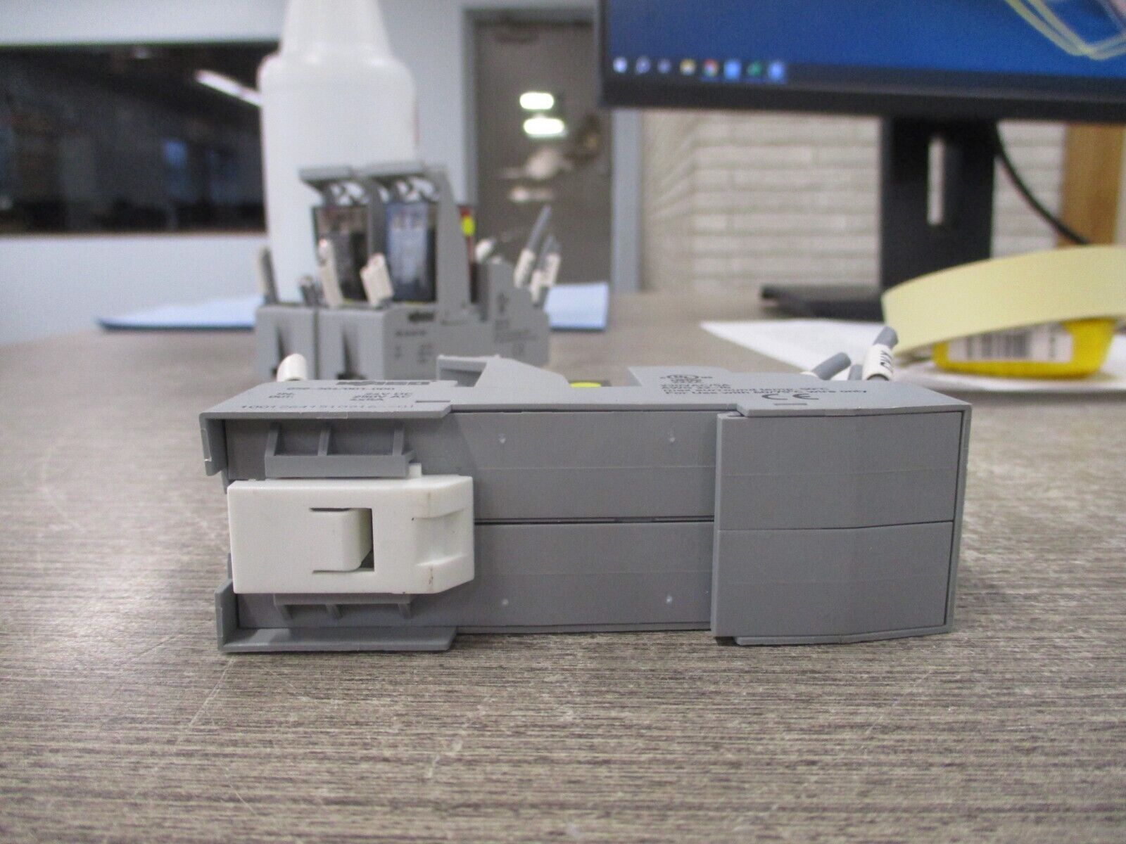 Hongfa Relay W/Base HF18FH-024-4Z1DJ 24VDC Used