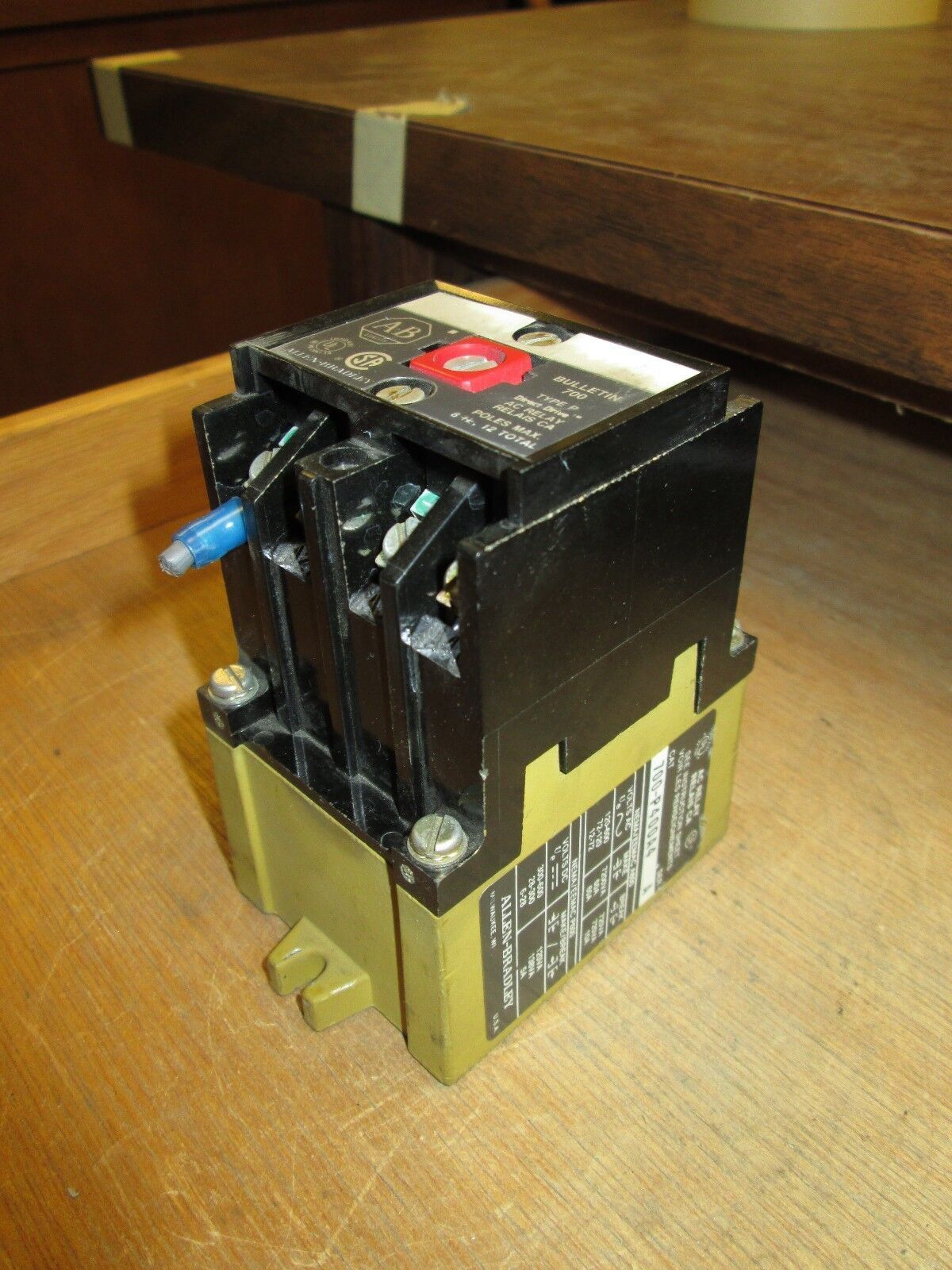 Allen-Bradley Relay 700-P400A4 460-480V coil Used