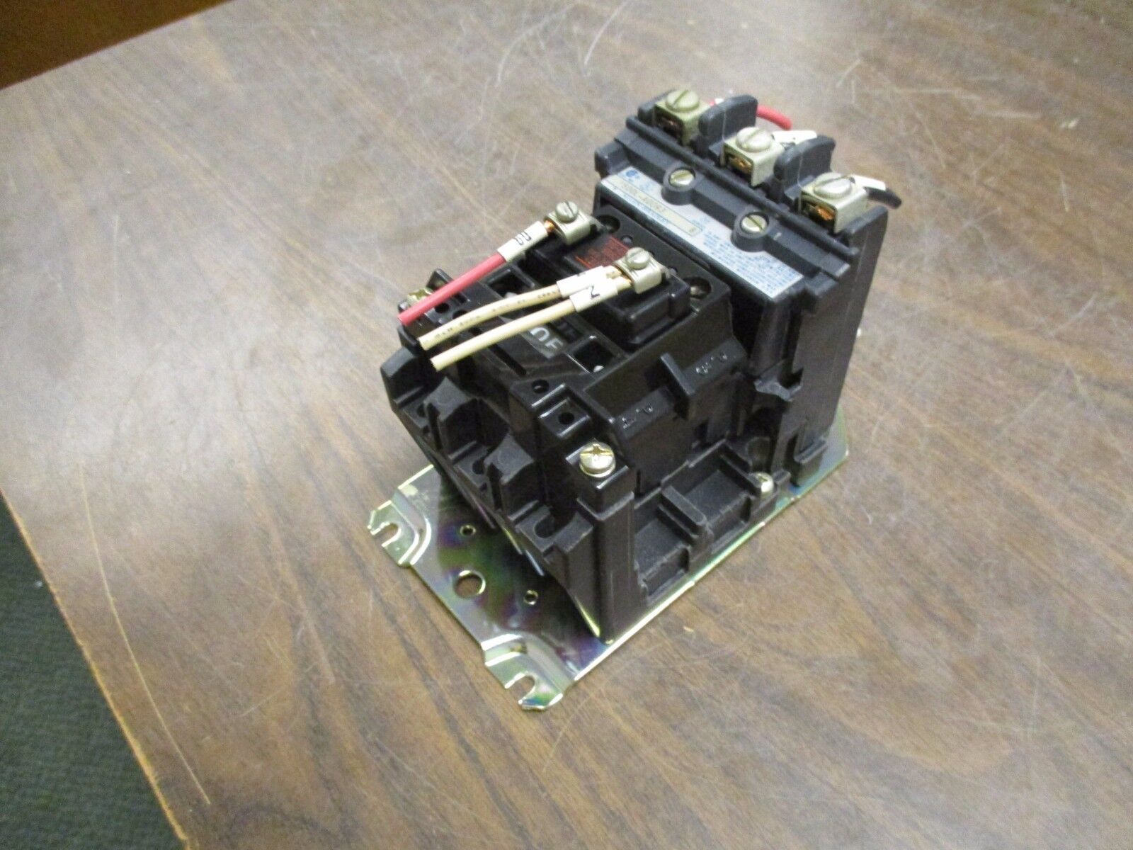 Allen-Bradley Lighting Contactor 500L-A0D93 115-120V Coil 15/20A Used