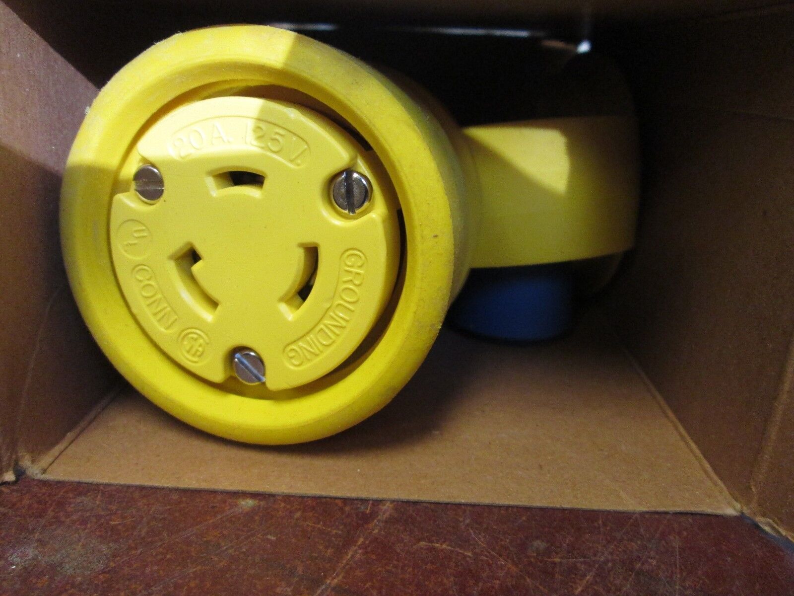 Bryant Watertight Connector 27W47BRY 20A 125V 2P 3W New Surplus
