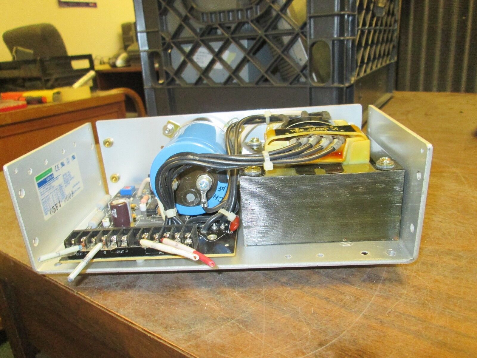 Sola Regulated Power Supply SLS-24-048T 24VDC @ 4.8A Used