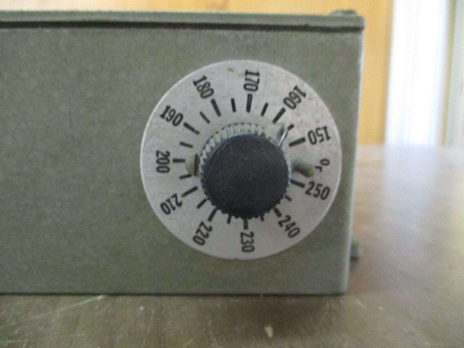 United Electric Model 86B Temperature Control E27A Range: 150-250°F 15A 125/250V